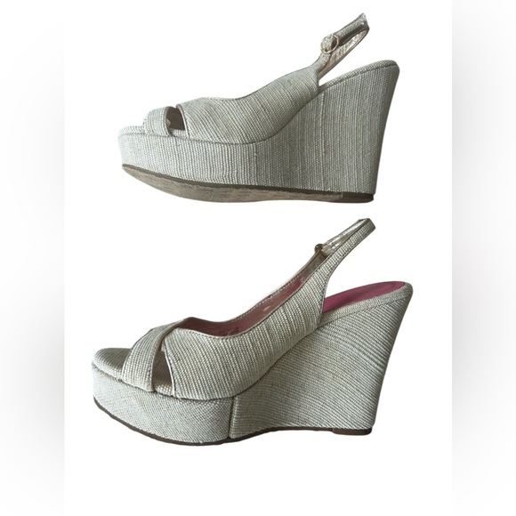 Lilly Pulitzer Elegant Beige and Gold Wedge Sandals size 6 - Picture 4 of 13